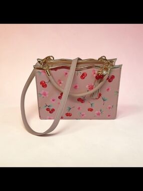 🍒NWOT! Pink Cherry Print Tote Bag with Gold Accents